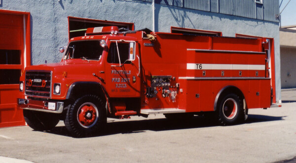 Photo of King-Seagrave serial 820042, a 1982 International tanker of the Fruitvale Fire Department in British Columbia.