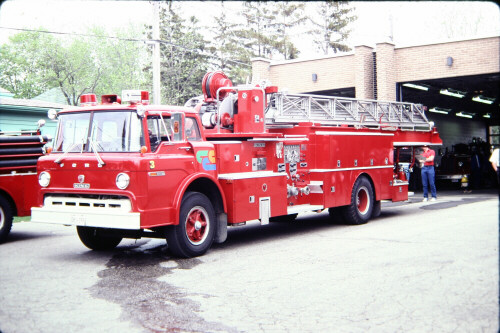 Photo of King-Seagrave serial 73016, a 1973 Ford aerial of the Cambridge Fire Department in Ontario.