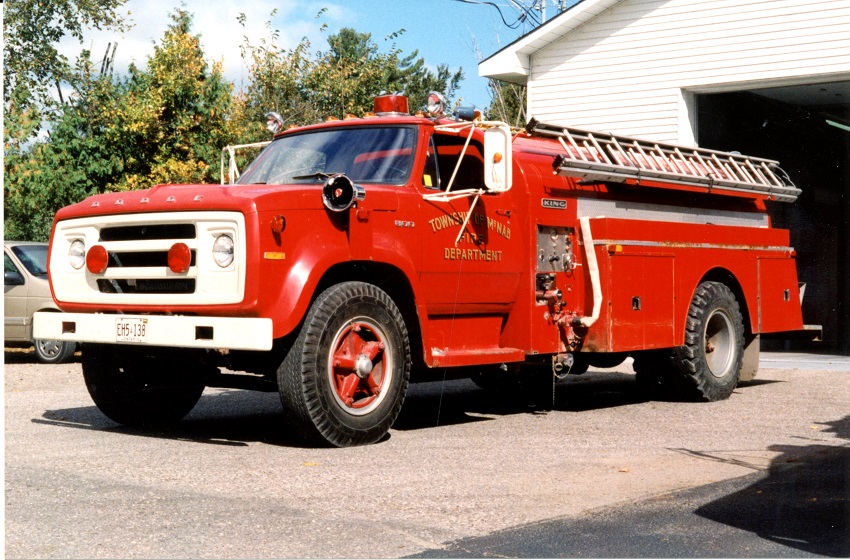 Photo of King-Seagrave serial 73019, a 1974 Dodge tanker of the McNab Township Fire Department in Ontario.