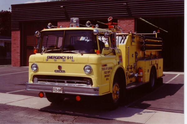 Photo of King-Seagrave serial 73058, a 1974 Ford pumper of the Lincoln Fire Department in Ontario.