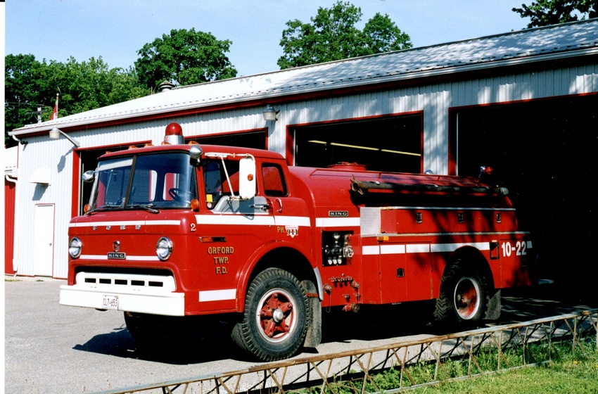 Photo of King-Seagrave serial 73063, a 1974 Ford tanker of the Chatham-Kent Fire Department in Ontario.